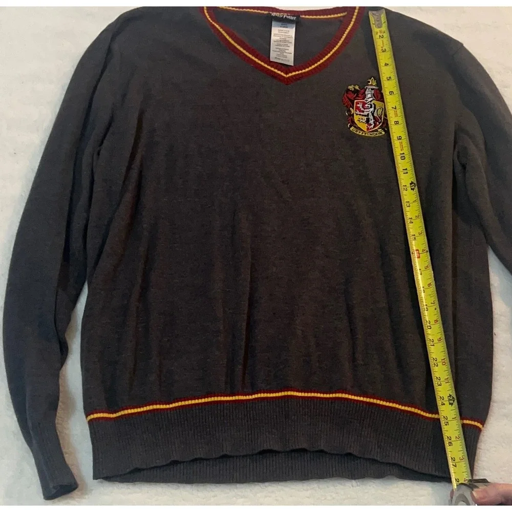 Harry Potter Gryffindor V-Neck Sweater Gray Knit Crest Adult XL DW0597-V1313A